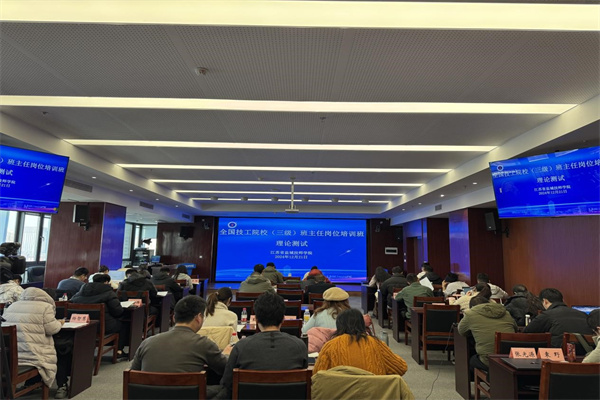 參培學(xué)員進行終結(jié)性測試12.jpg